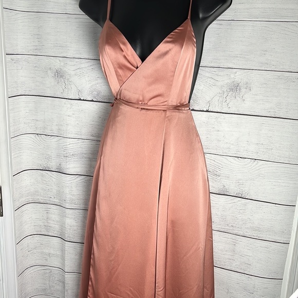 Fame and Partners Dresses & Skirts - Fame & Partners SZ 4 V-Neck Cross Back Wrap Dress satin Warm Blush w pockets
